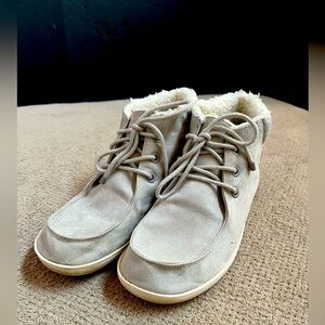 So Ivyy Women’s 9.5 Grey Faux Suede Faux Fur Lined Lace Up Chukka Ankle Boots